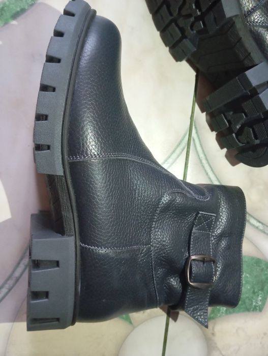 Чобітки зимові жіночі.