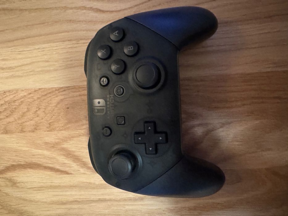 Nintendo Switch OLED + 5 gier + Pro Controller + etui