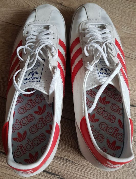 Buty Adidas. Kolor biały. Skóra naturalna. Rozmiar 46.