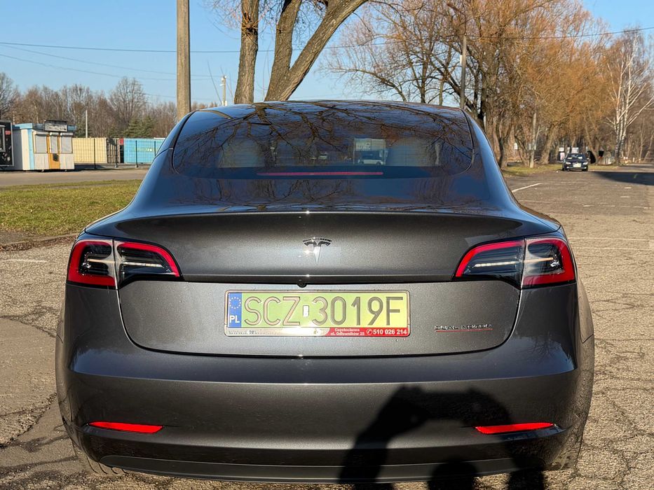 Tesla 3 RWD rok 2023 przy obecnych cenach paliwa - jazda za darmo