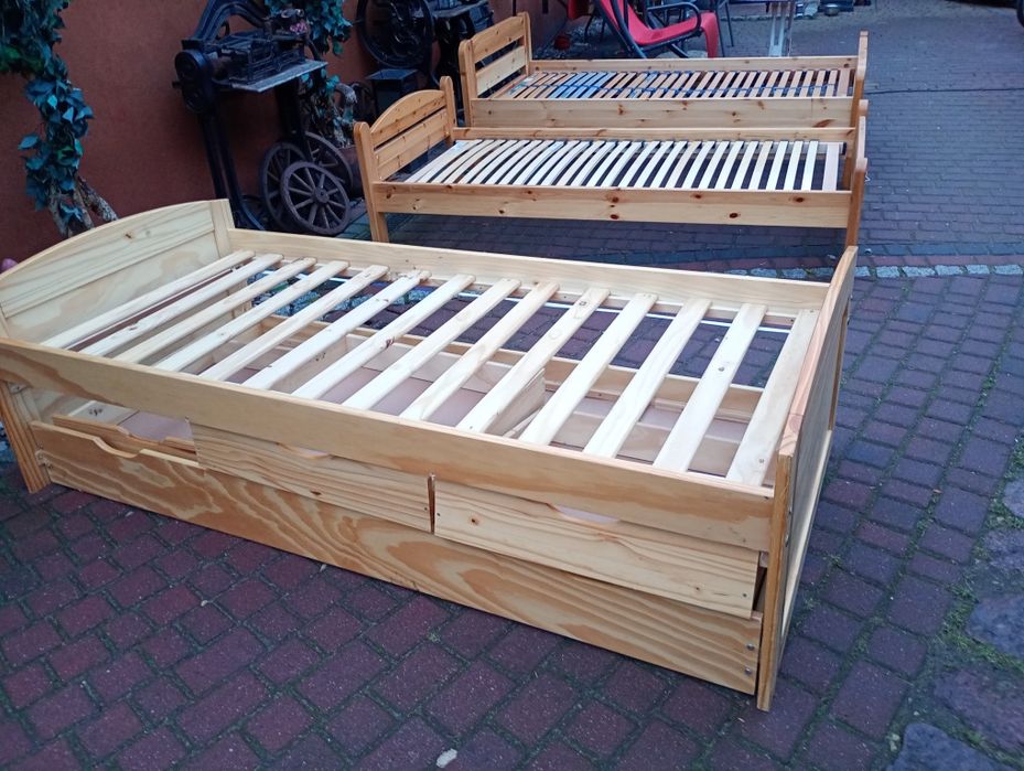 Łóżko jednoosobowe sosnowe