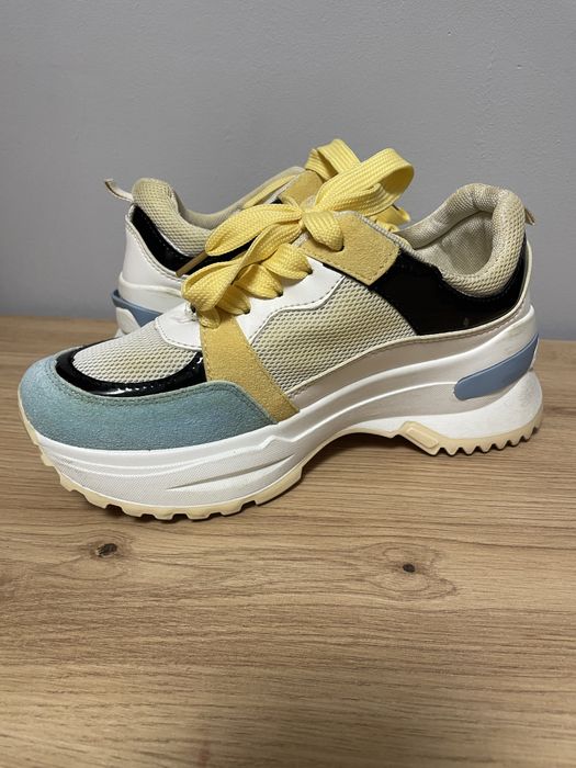 Кросівки жіночі 37 розмір