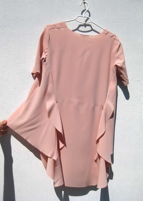 Интересная розовая удлинённая блуза туника с воланами COS