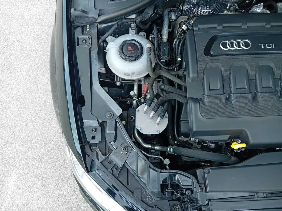 Audi A3 1.6 Sportback S-Line - Nacional ( pequeno sinistro )