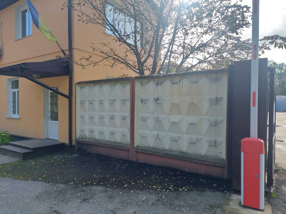 продаж комплексу будівель ДП "Ліси України" 3395,6 кв.м земля 3,4249га с-ще Десна