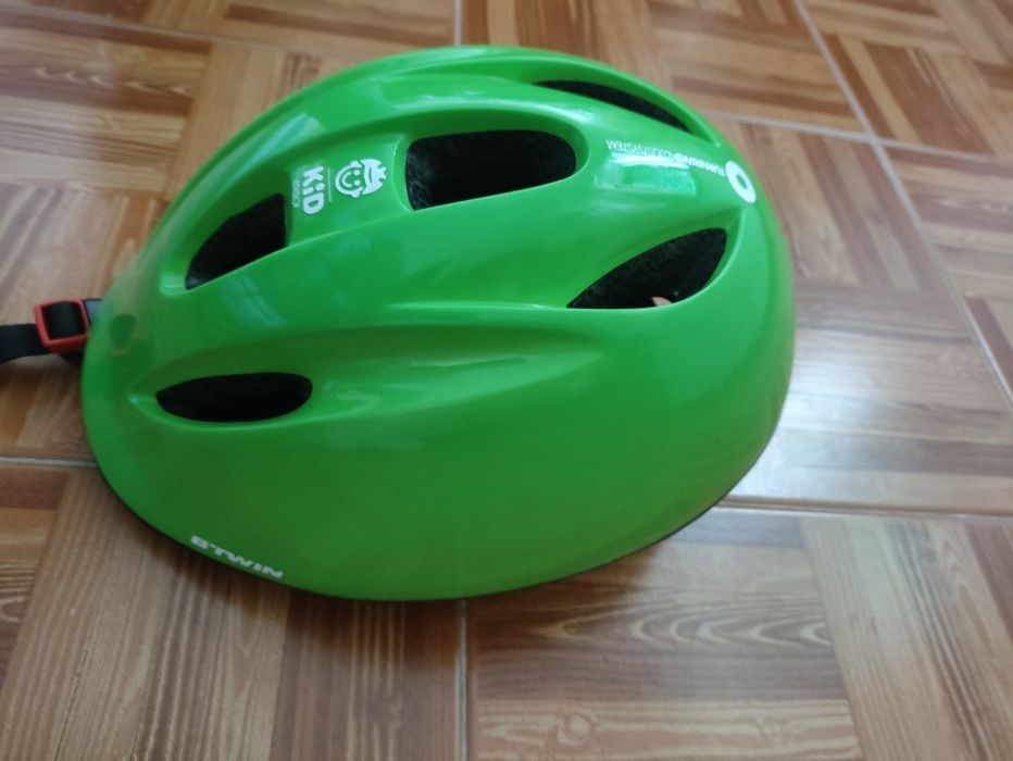Capacete de criança ventilado e ajustável