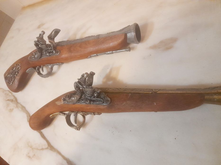 Conjunto de 2 Réplicas Pistolas de Pederneira Antigas
