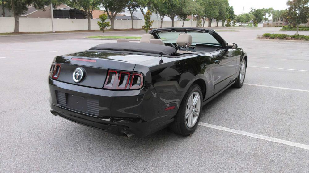 Ford Mustang      2014