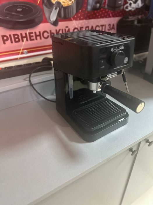 Ріжкова кавоварка еспресо Delonghi EC 235.BK НОВА