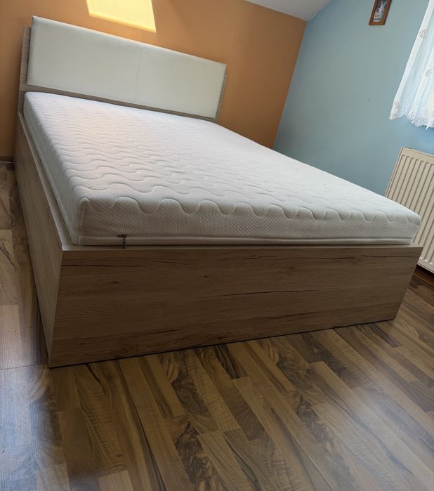 Łóżko 140/200 piekne drewno z materacem
