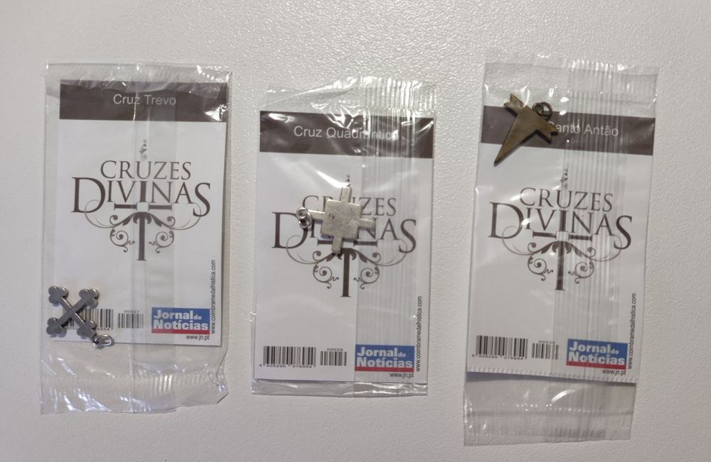 Pendentes Cruzes Divinas coleção JN