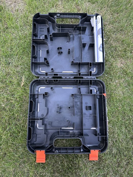 Walizka na wiertarko-wkrętarkę Black & Decker BDCDD12K