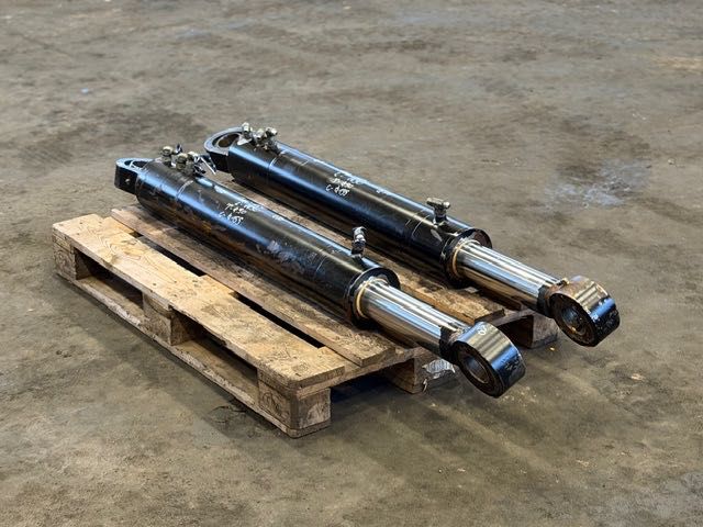 SIŁOWNIK hydrauliczny do wiertnicy L-1490 używany komplet 2 szt