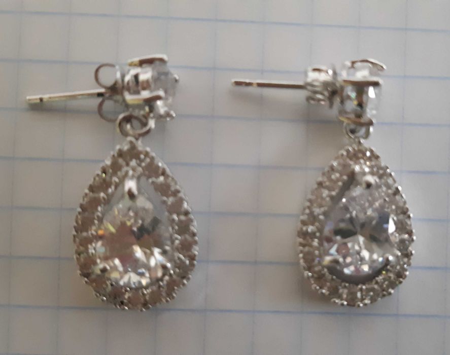 Сережки капли с позолотой 750 пробы с кристаллами Swarovski