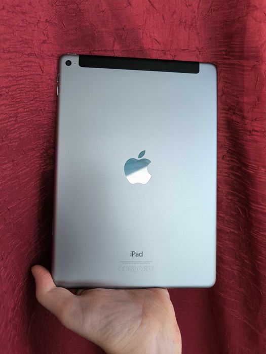 Apple iPad 9.7" Air 2 покоління LTE на 64 ГБ