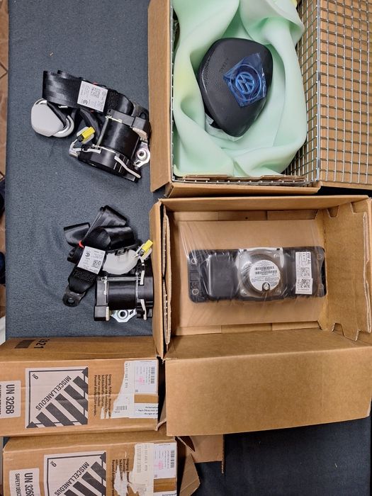 Poduszki Pasy nowe oryginalne caddy IV 4 2015