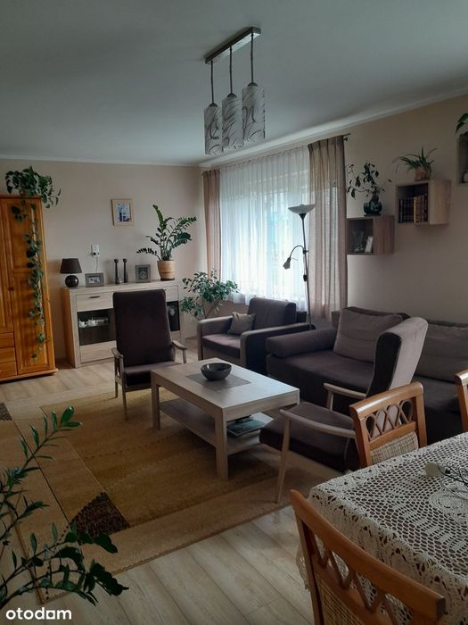 Przestronne 3-pokojowe mieszkanie z garażem i podwórkiem – Kalinowo
