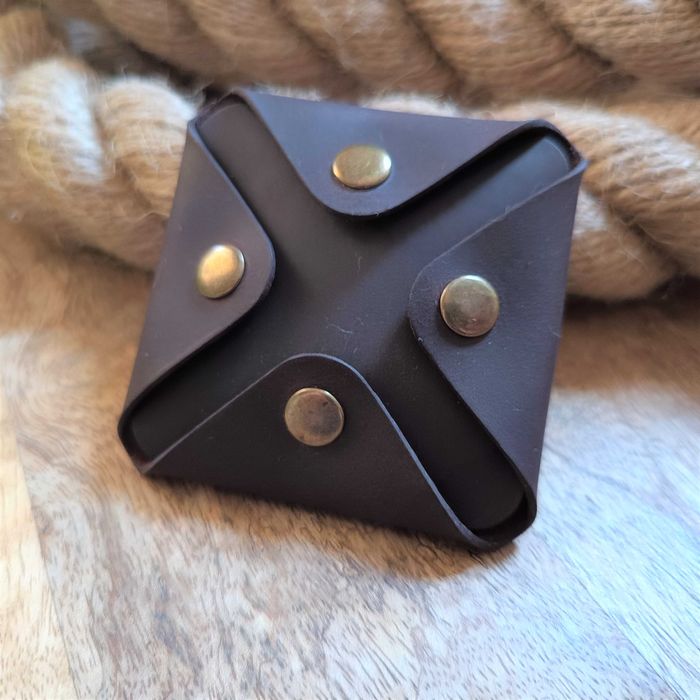 Skórzany portfel na bilon z grawerem. Portfel na monety handmade