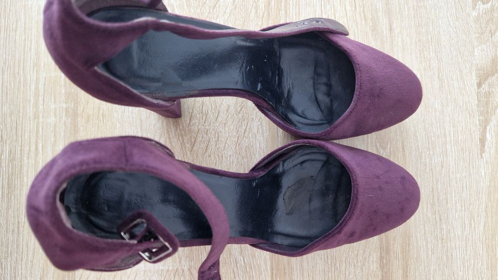 Szpilki na słupku burgundowe czółenka platformy