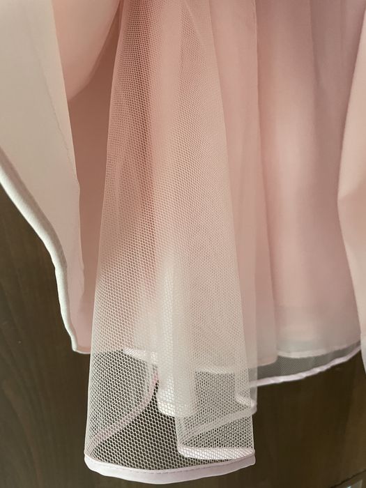 Pudroworóżowa sukienka krótka