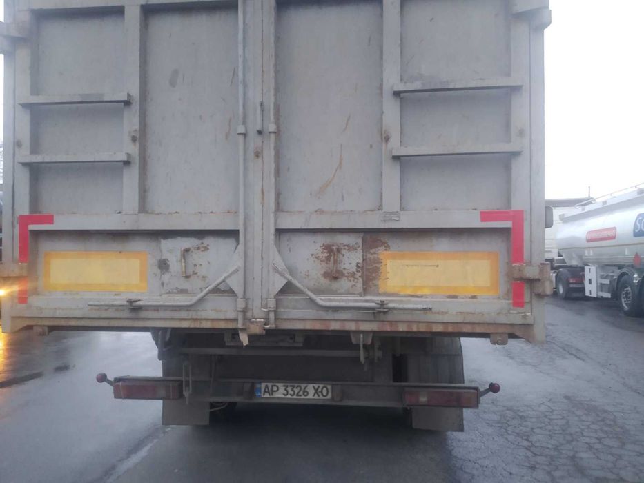 Тягач з напівпричепом DAF CF-85