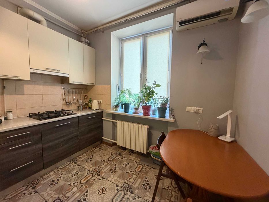 Продам 3 кімнатну квартиру в центрі Одеси / Спиридонівська / Паркомісце/ Сталінка