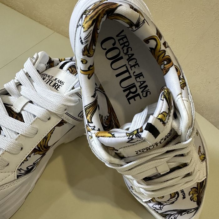 Versace. Жіночі  кросівки. Оригінал. Нові. Розмір 43.