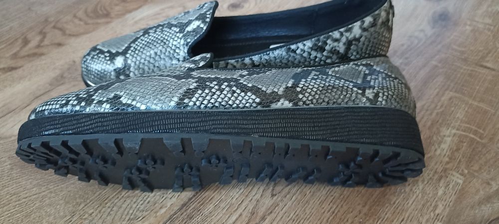 Nowe mokasyny print węża