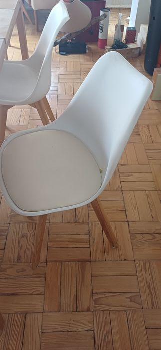Mesa de Jantar de Madeira