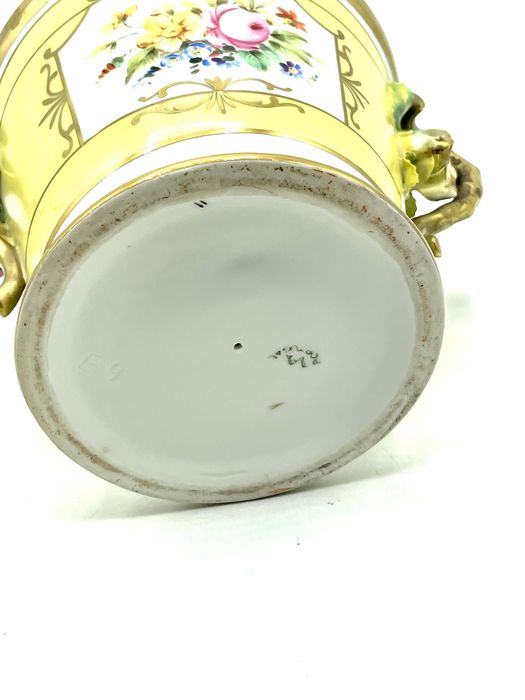 Bomboneira porcelana Vista Alegre antiga