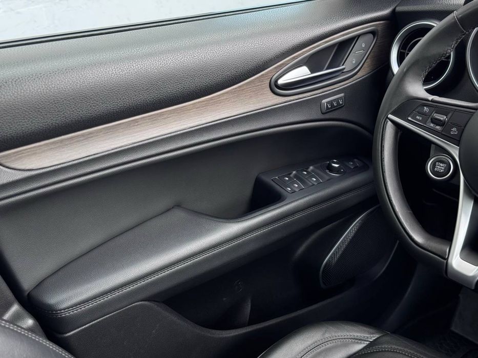 Alfa Romeo Stelvio 2018 року, 2.0 бензин автомат повний привід 116 т.км