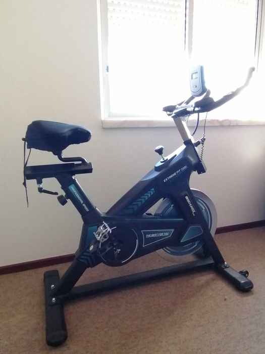 Bicicleta estática Beuhmax 3500 - Volante Inércia 25kg