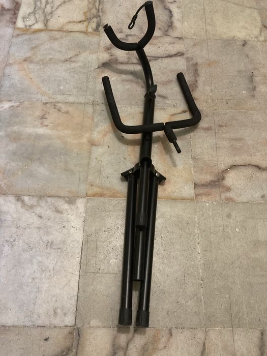 4 suportes de guitarras