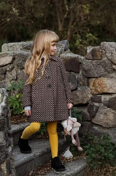 Продам пальто на маленьку модницю