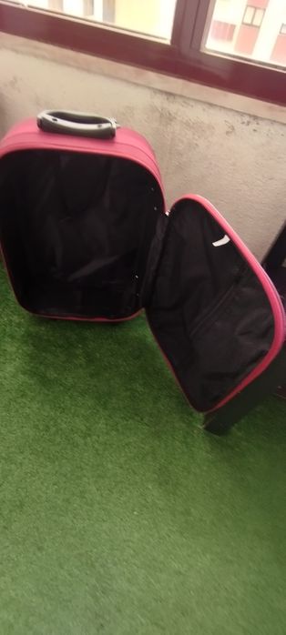 Mala de Viagem / Cabine Vermelha com Rodas (Trolley)