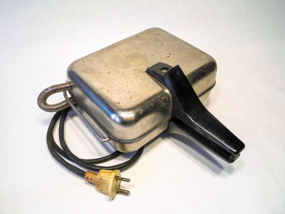 Электровафельница Ласунка ЕВ-1220