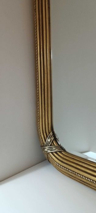 Espelho com talha dourada grande