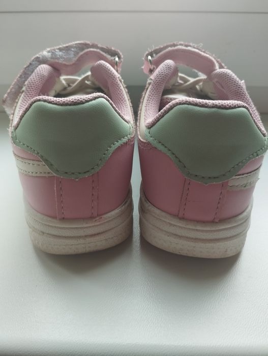 Дитячі кросівки для дівчинки