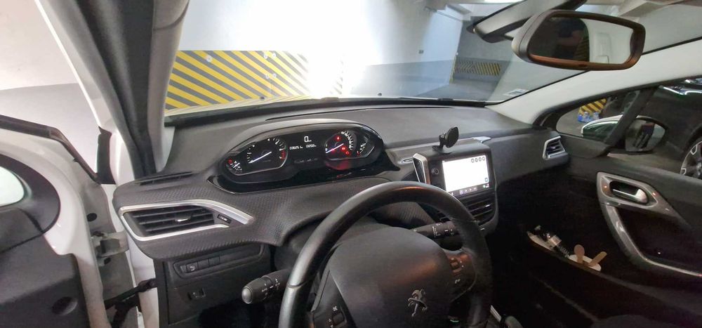 Peugeot 2008 1.2 PureTech Style • 2018 • Apenas 36.300 km • Impecável