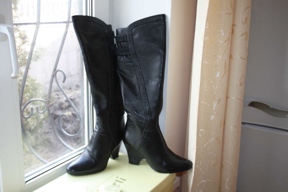 Сапоги демисезонные Laura Berti. Италия. Р - 39.