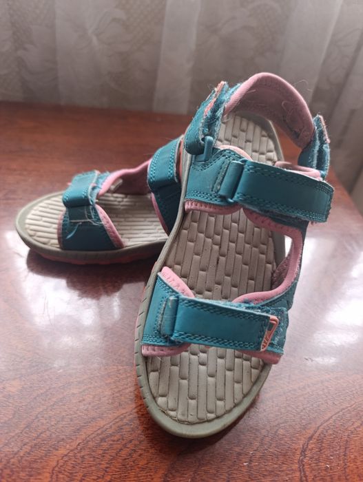 Босоніжки для дівчинки.