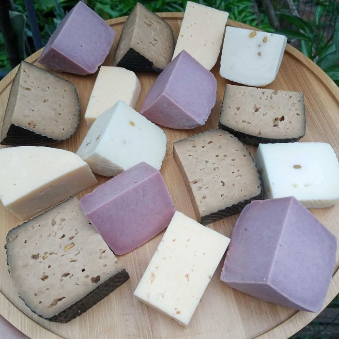 Козье молоко,сыры и другая крафтовая домашняя продукция.