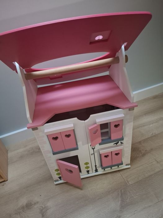 Domek drewniany dla lalek