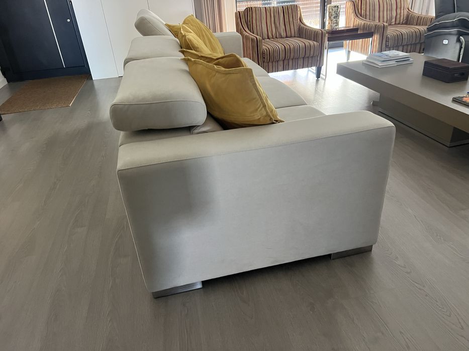 Sofa com assentos deslizantes