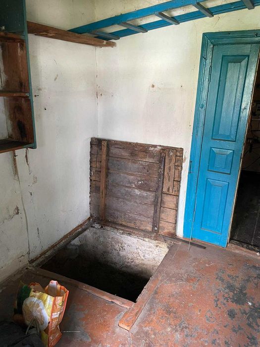 Пів будинку біля річки, вул. Шевченко