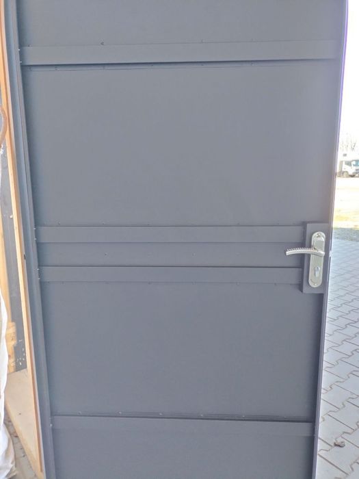 Вхідні двері вуличні технічні металеві