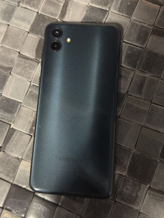 Продам Самсунг А04