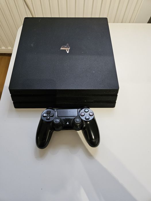Ps4 pro 1 tb + 11 gier