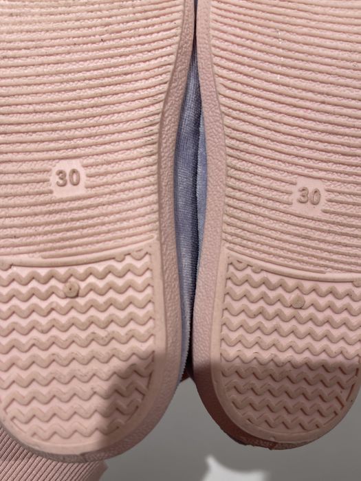 Buty, kapcie r 30