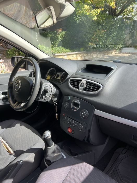 Renault Clio 1.2 16V 2010 – 5 Portas – Preto